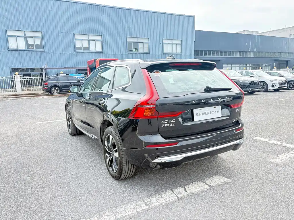 Volvo XC60 — фото 7
