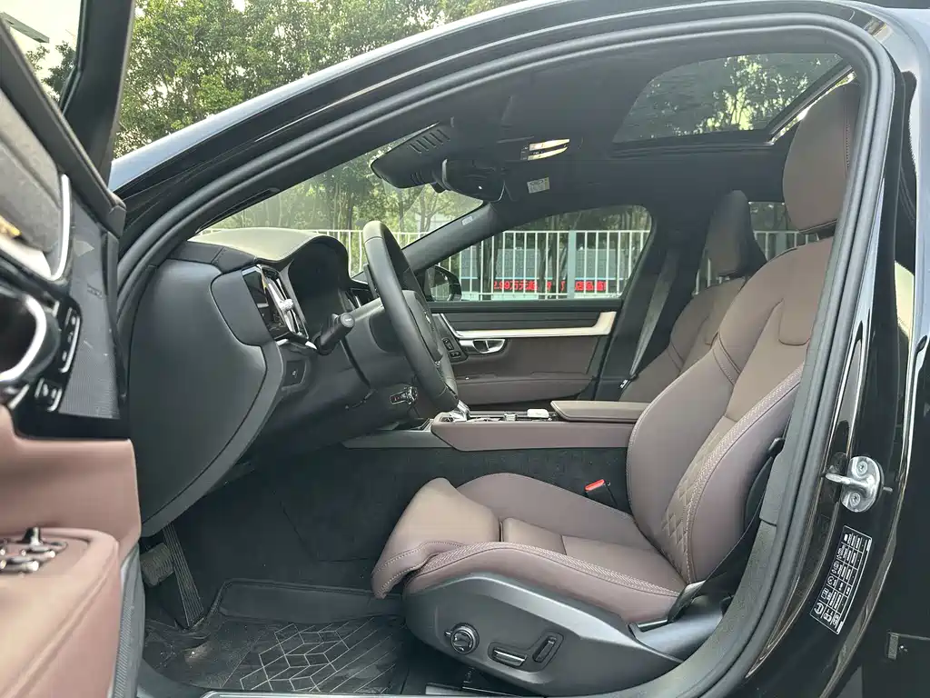 Volvo S90 — фото 11
