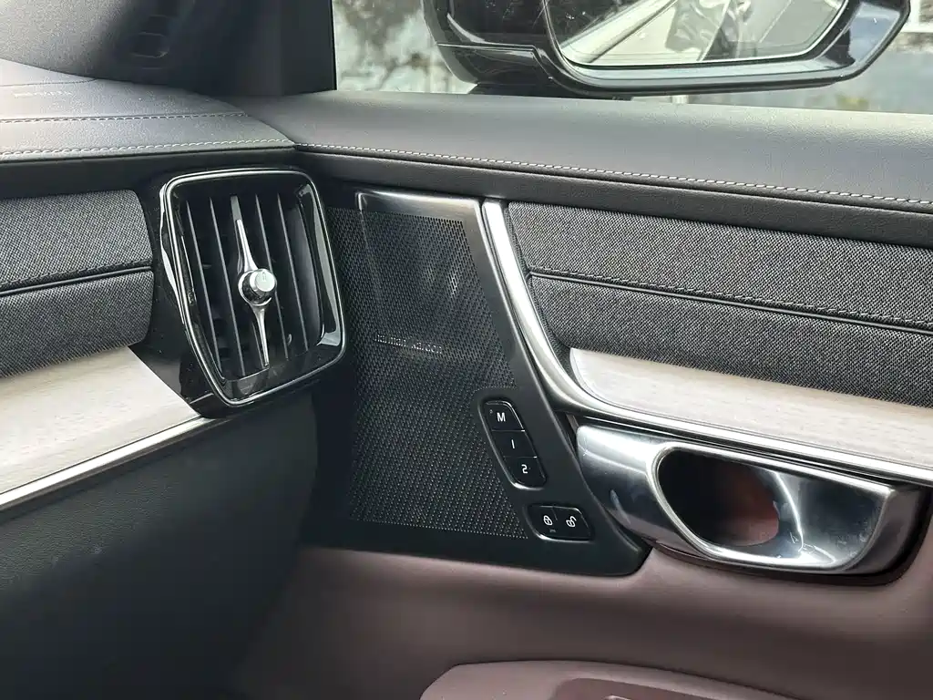 Volvo S90 — фото 21