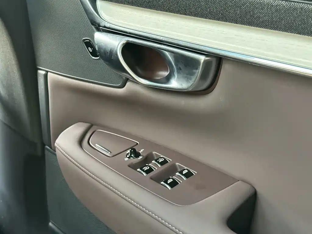Volvo S90 — фото 22