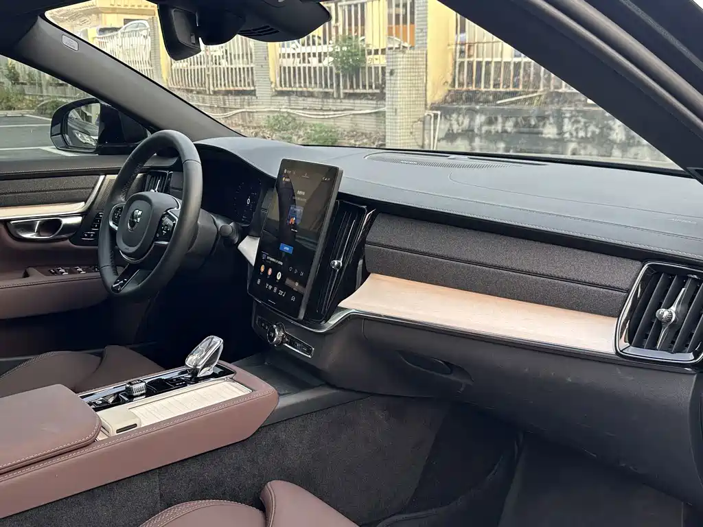 Volvo S90 — фото 25