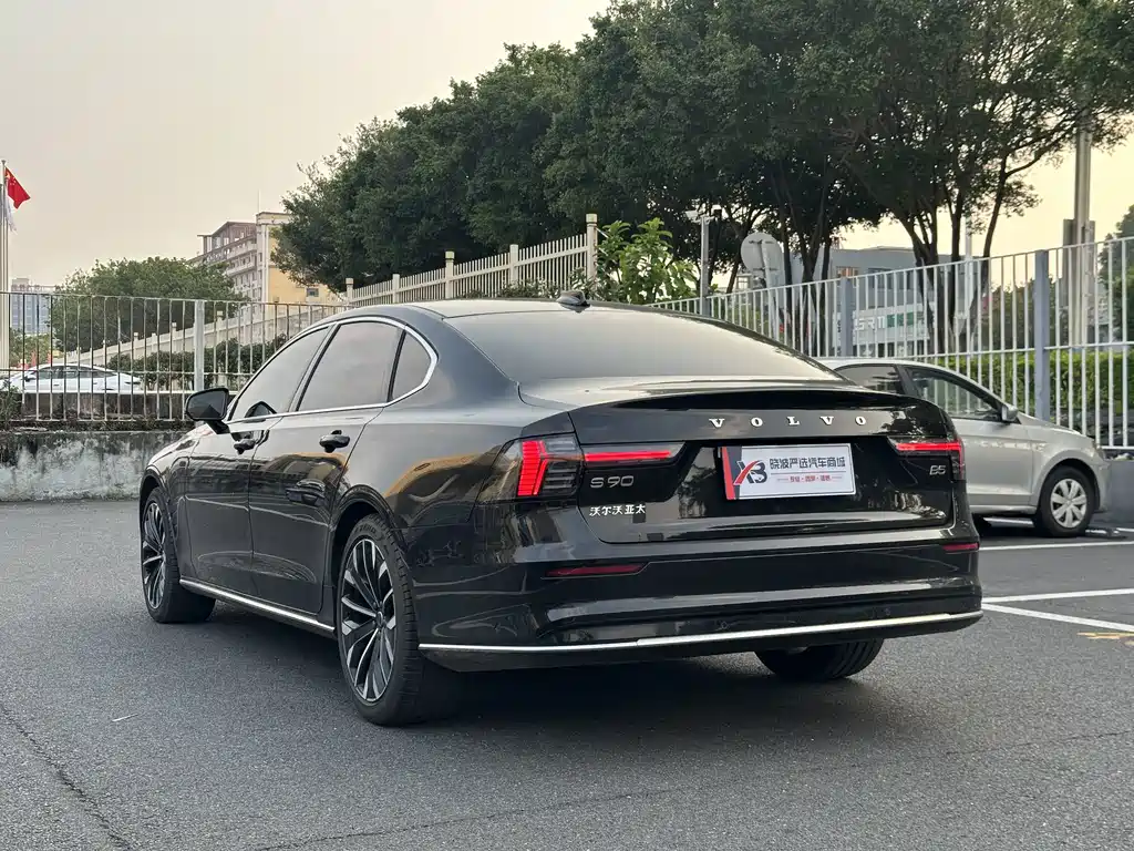 Volvo S90 — фото 9