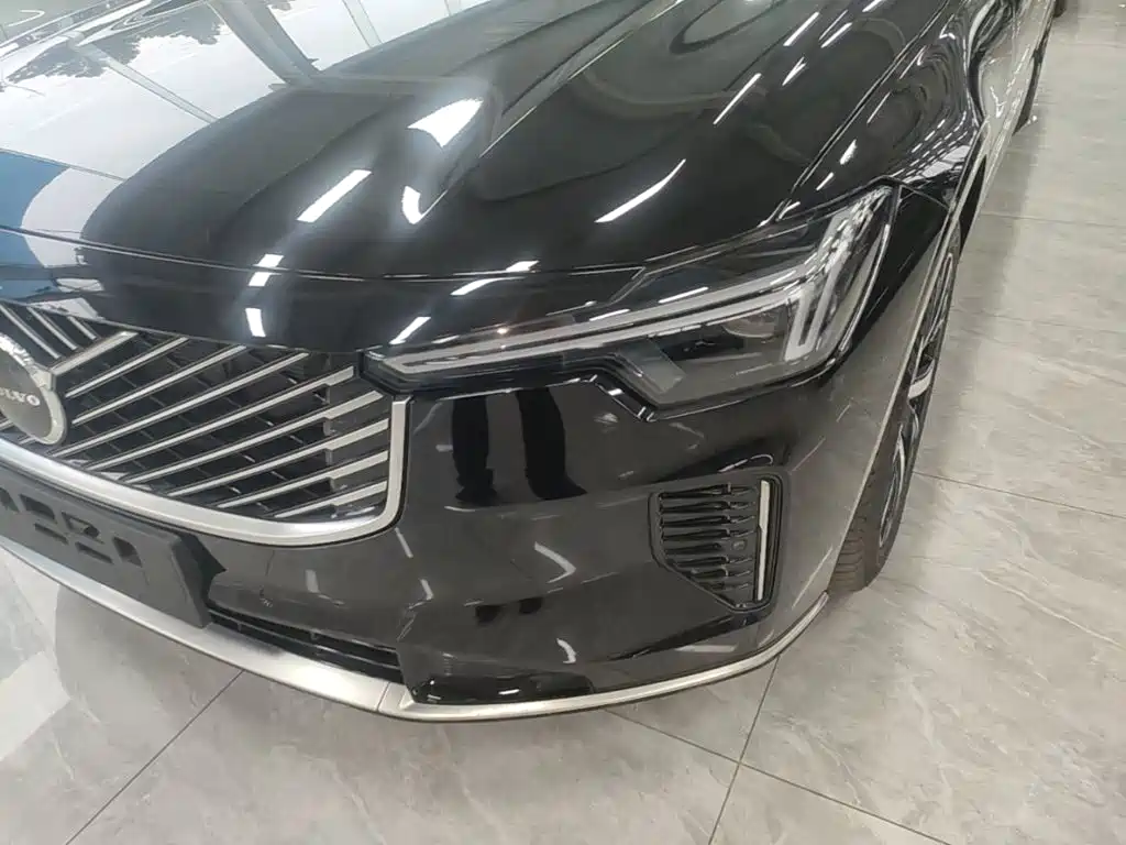Volvo S90 — фото 23