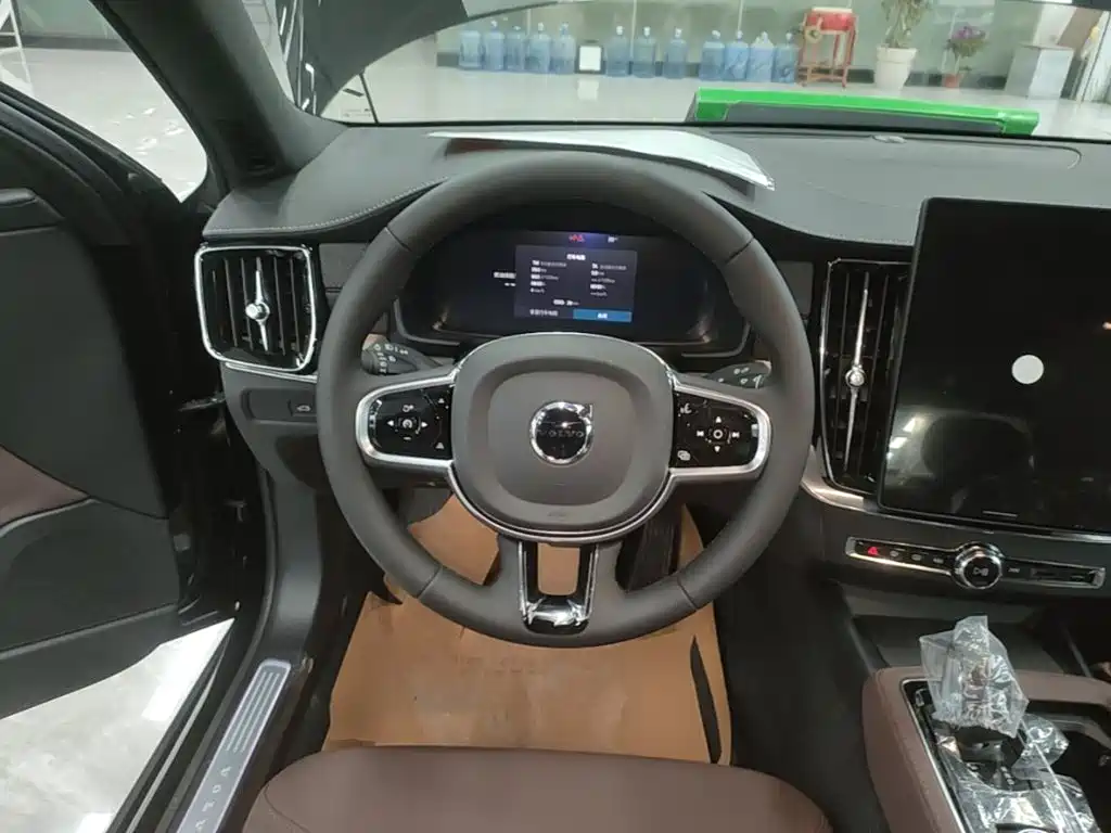Volvo S90 — фото 10