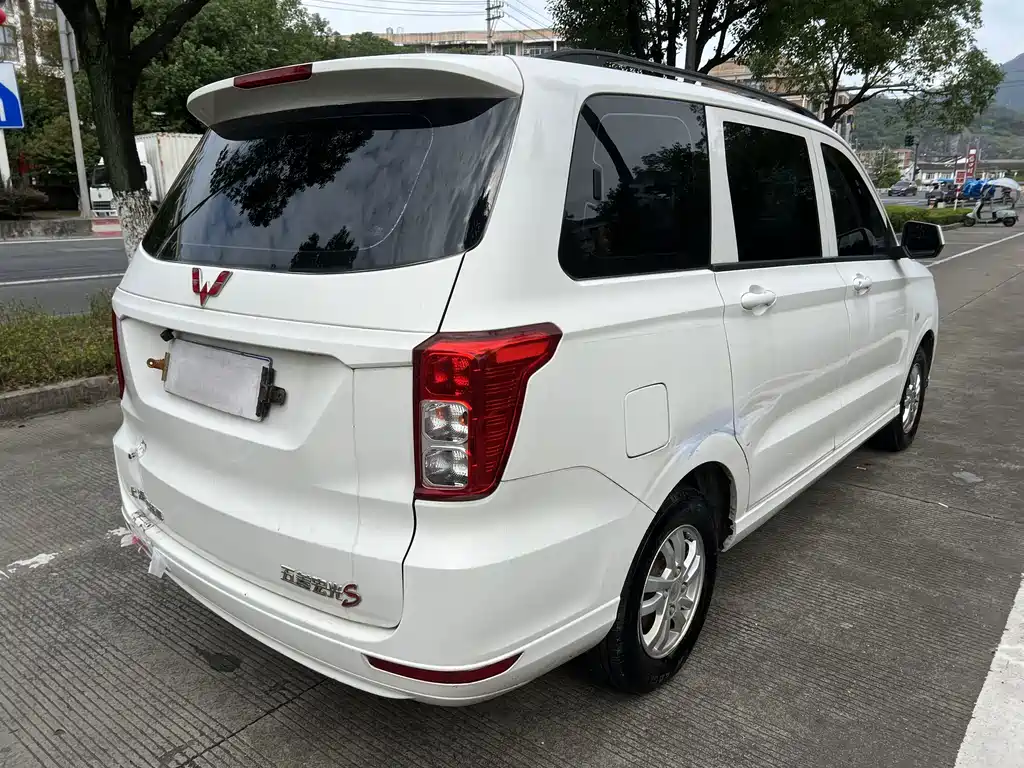 Wuling Hongguang — фото 13