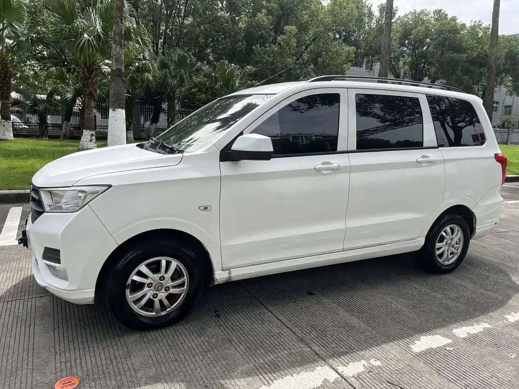 Wuling Hongguang — фото 9