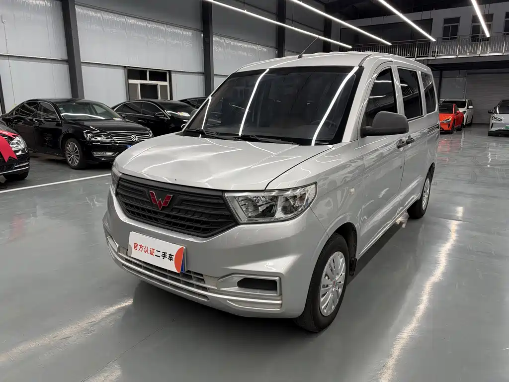 Wuling Hongguang V — фото 1