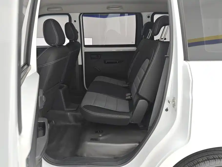 Wuling Hongguang PLUS — фото 11