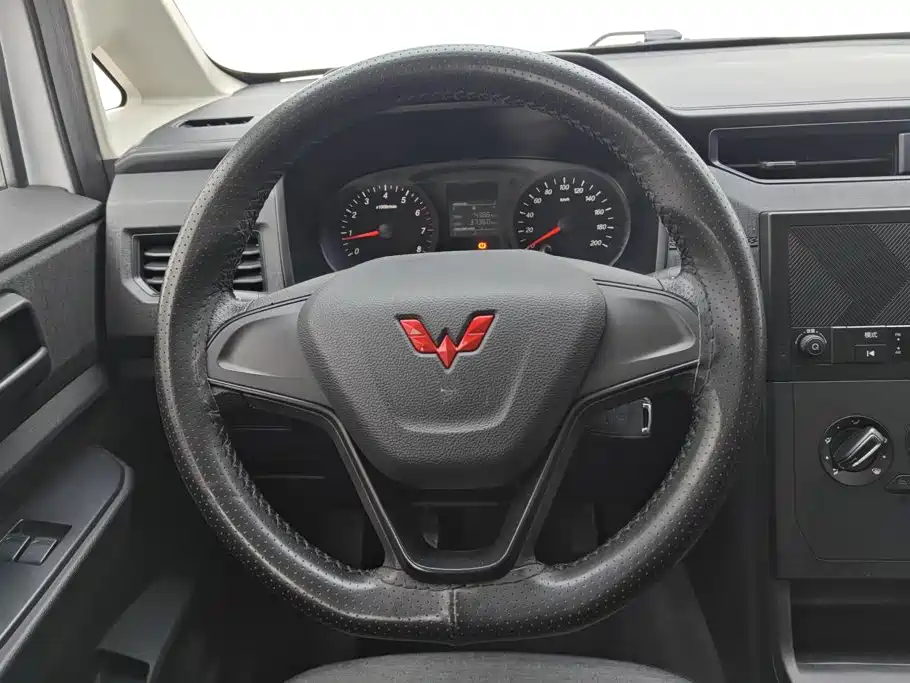 Wuling Hongguang PLUS — фото 15