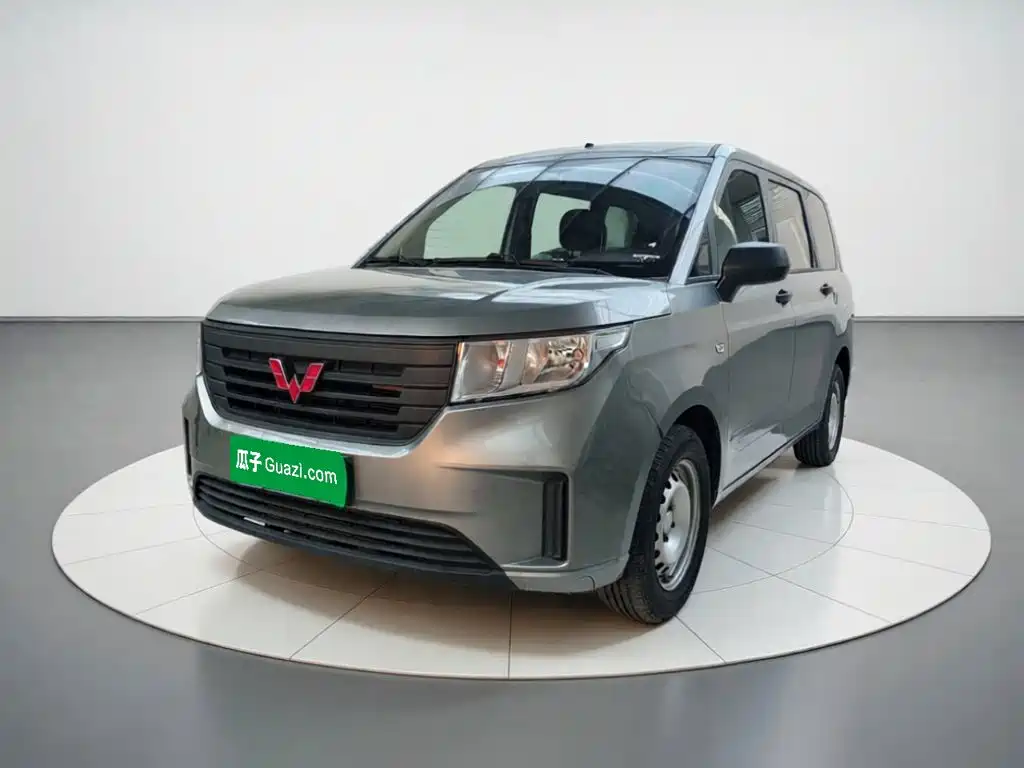 Wuling Hongguang PLUS — фото 1