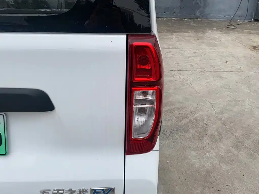 Wuling Zhiguang EV — фото 9