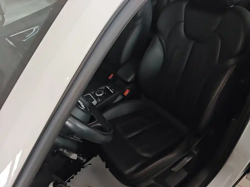 Audi Q2L — фото 14