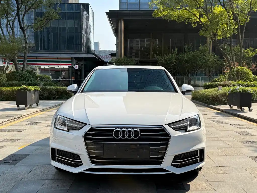 Audi A4L — фото 2