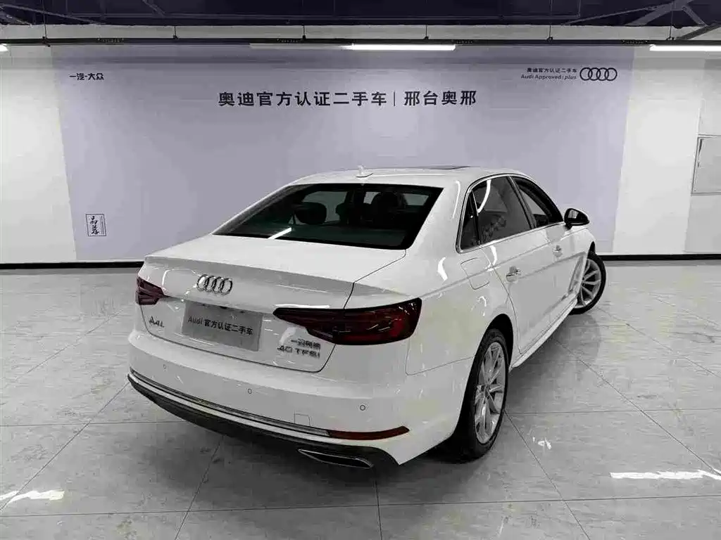 Audi A4L — фото 5
