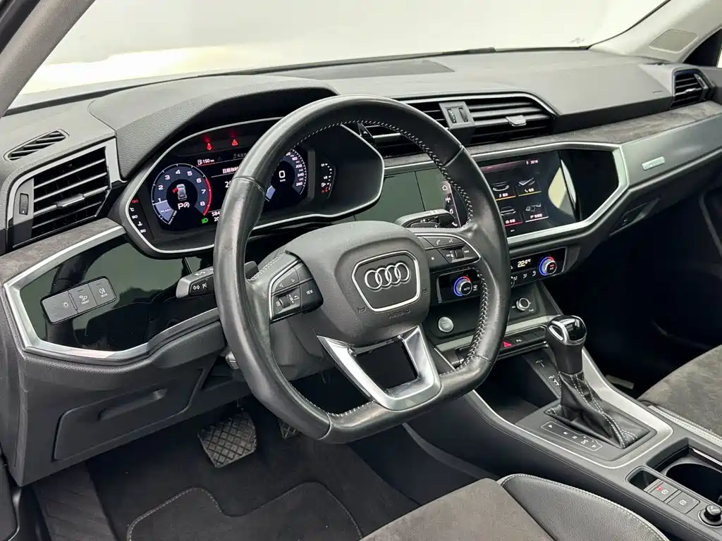 Audi Q3 — фото 14