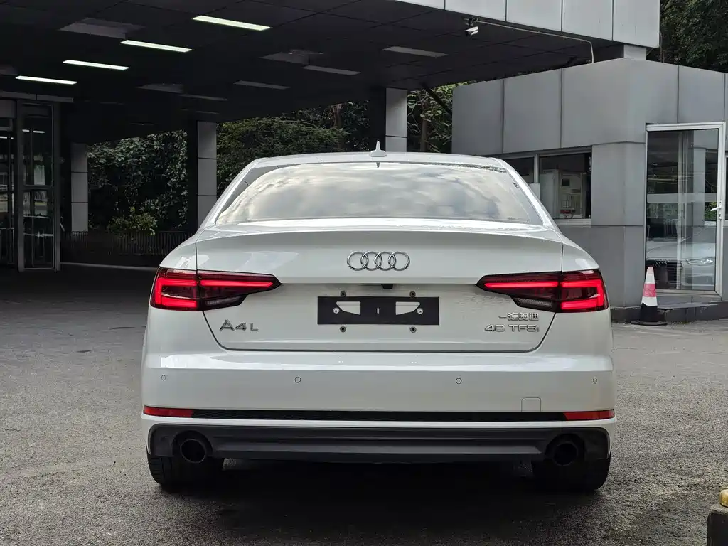 Audi A4L — фото 5