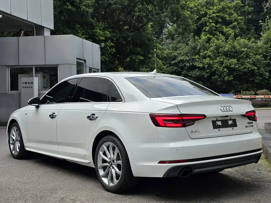 Audi A4L — фото 6