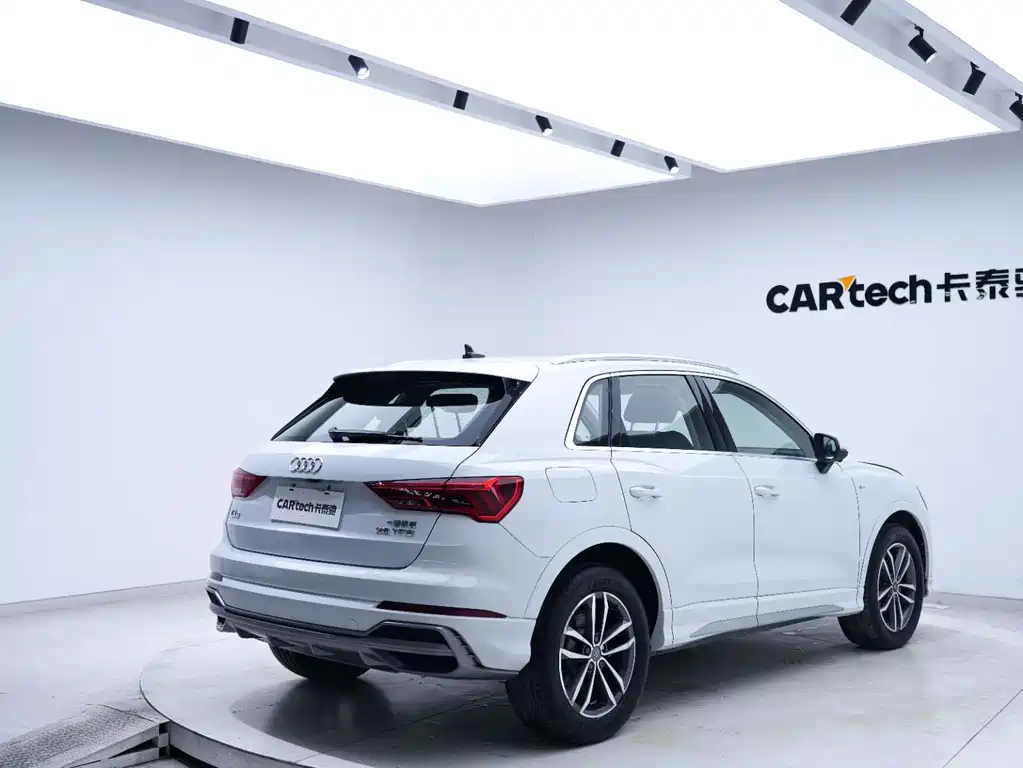 Audi Q3 — фото 11
