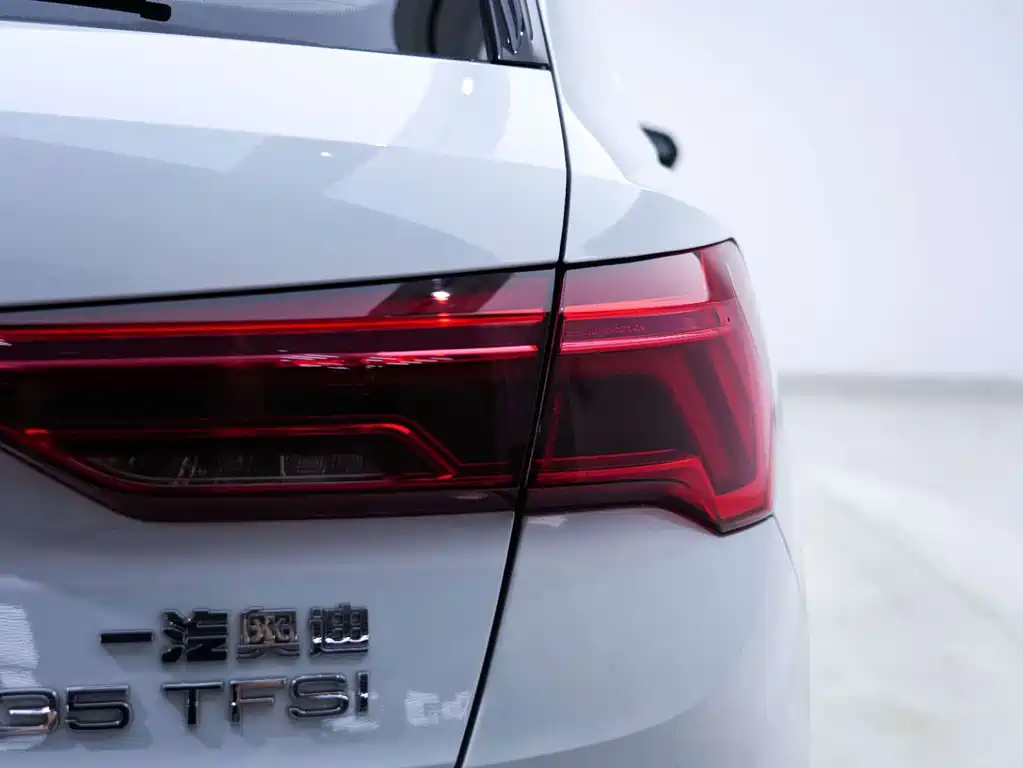 Audi Q3 — фото 13