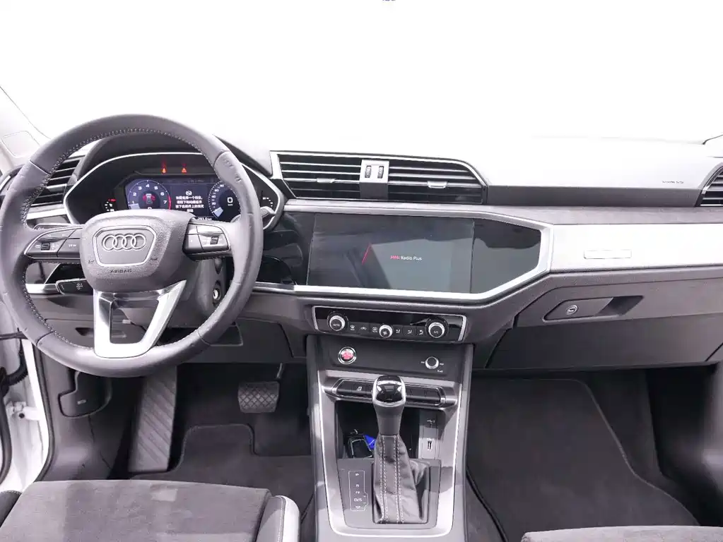Audi Q3 — фото 21