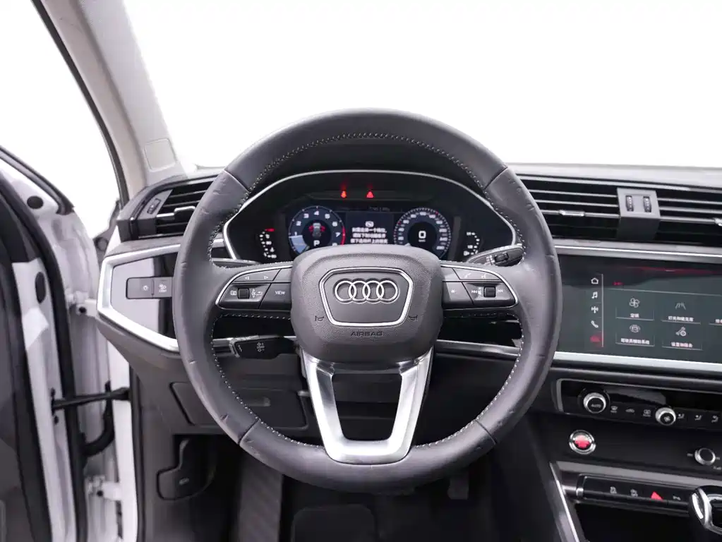 Audi Q3 — фото 23