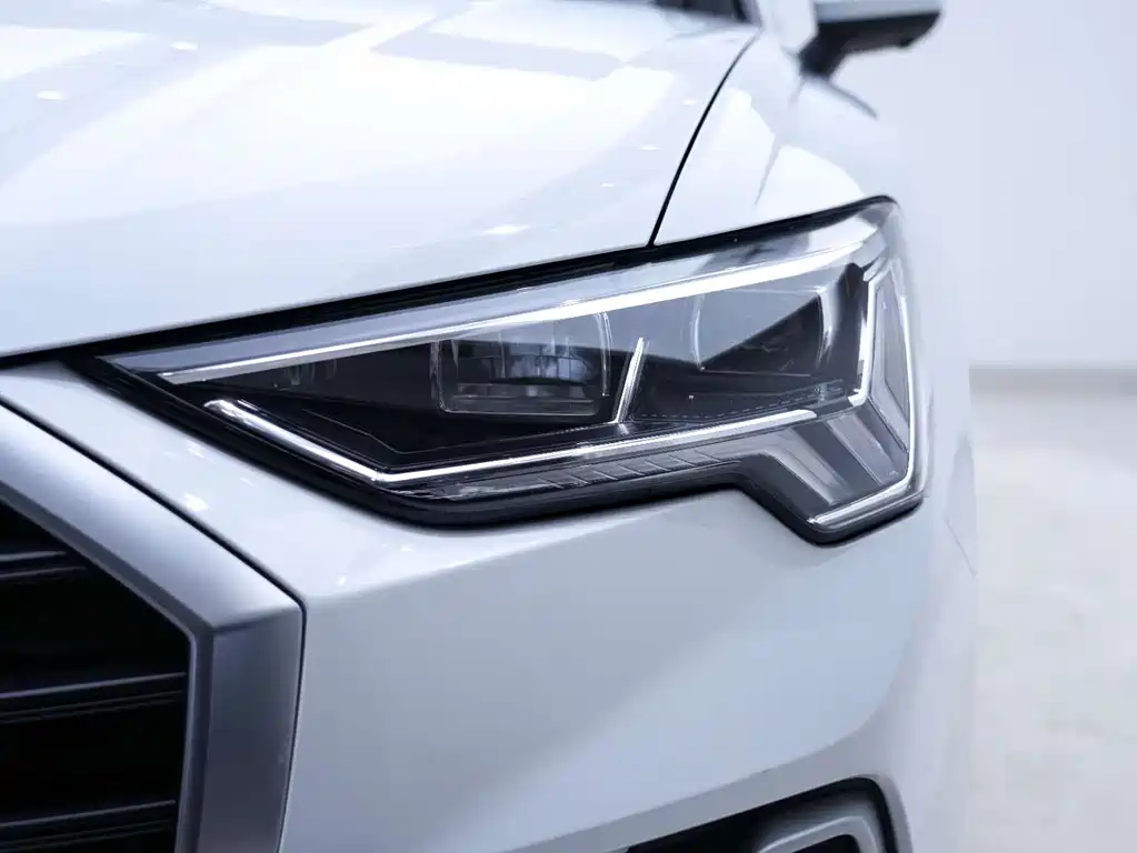 Audi Q3 — фото 10