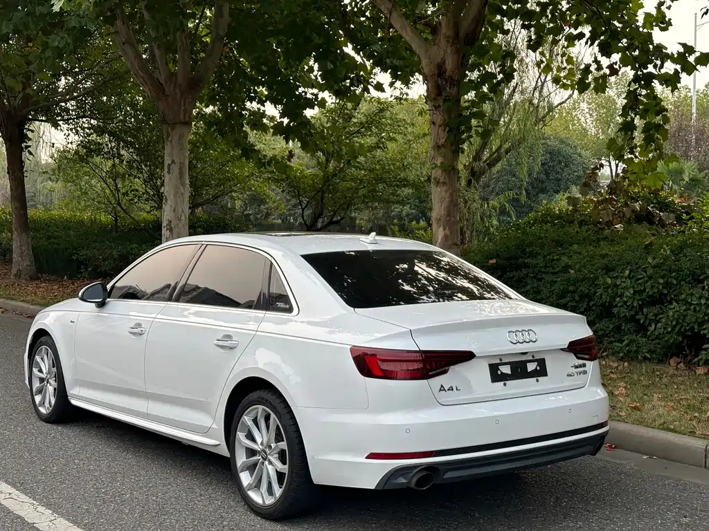 Audi A4L — фото 18