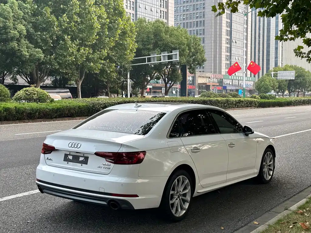Audi A4L — фото 19