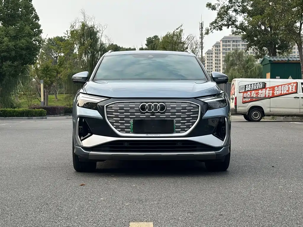 Audi Q4 e-tron — фото 2