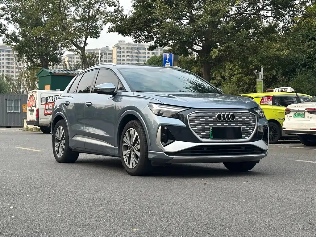 Audi Q4 e-tron — фото 3