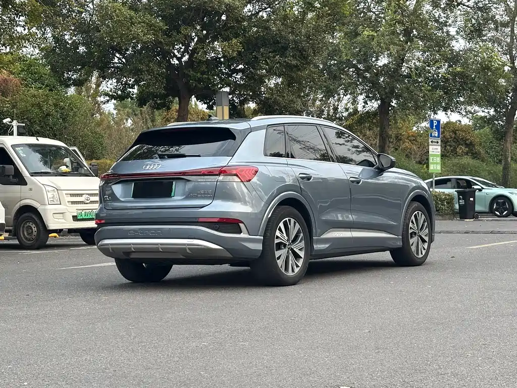 Audi Q4 e-tron — фото 4