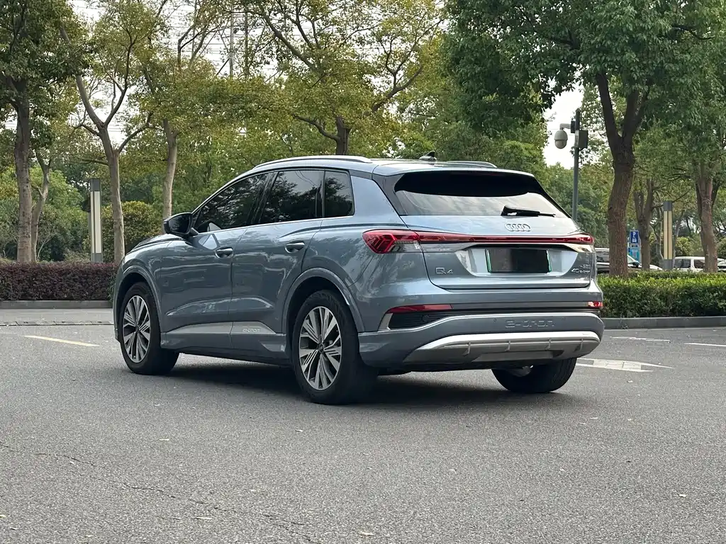 Audi Q4 e-tron — фото 6