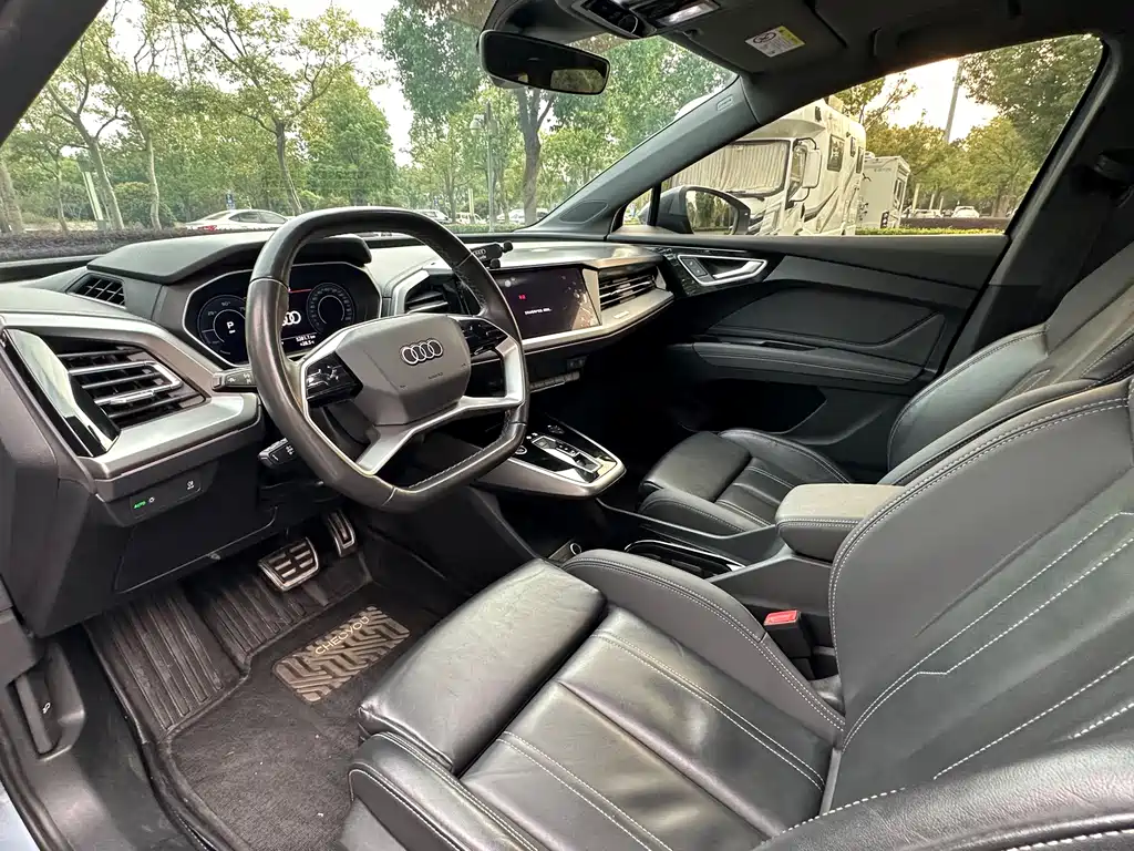 Audi Q4 e-tron — фото 10