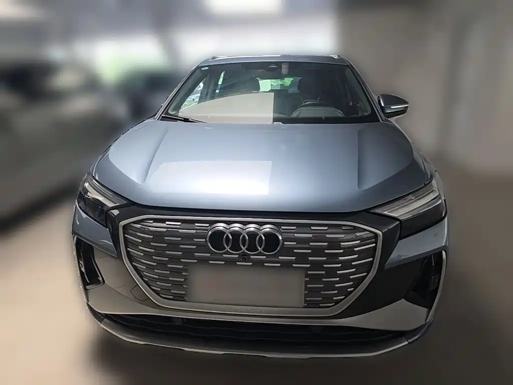 Audi Q4 e-tron — фото 2