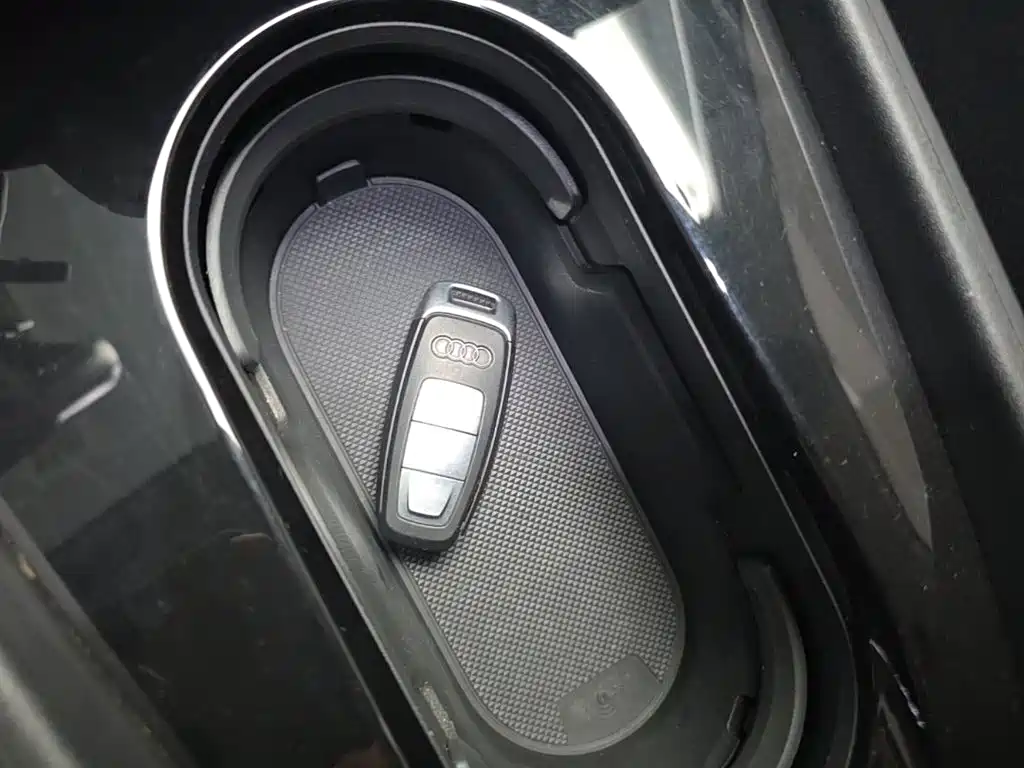 Audi Q4 e-tron — фото 17