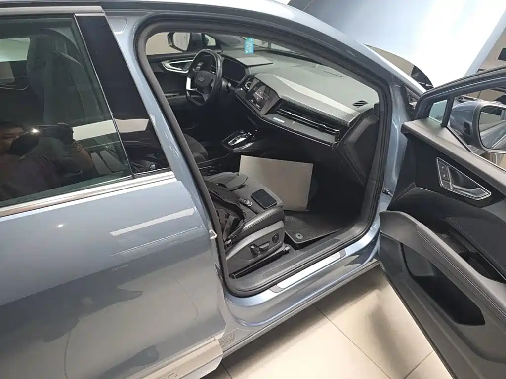 Audi Q4 e-tron — фото 22