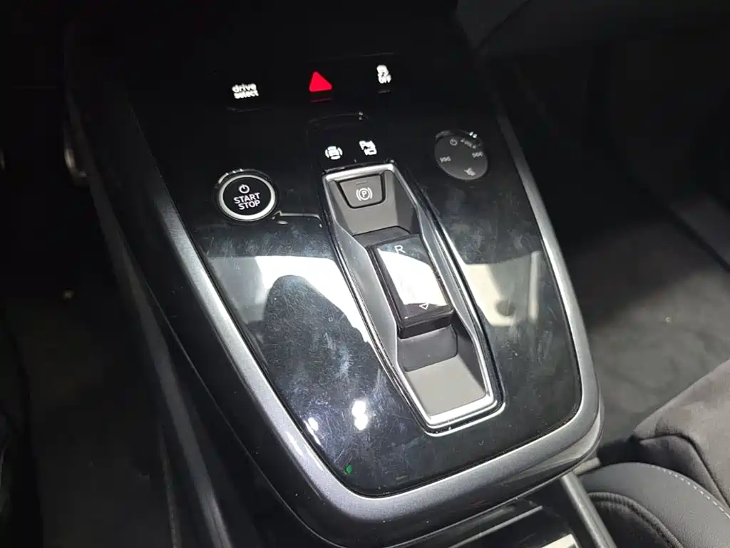 Audi Q4 e-tron — фото 10