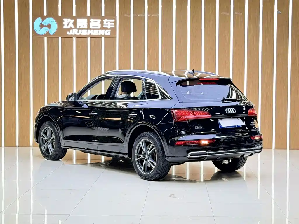 Audi Q5L — фото 3