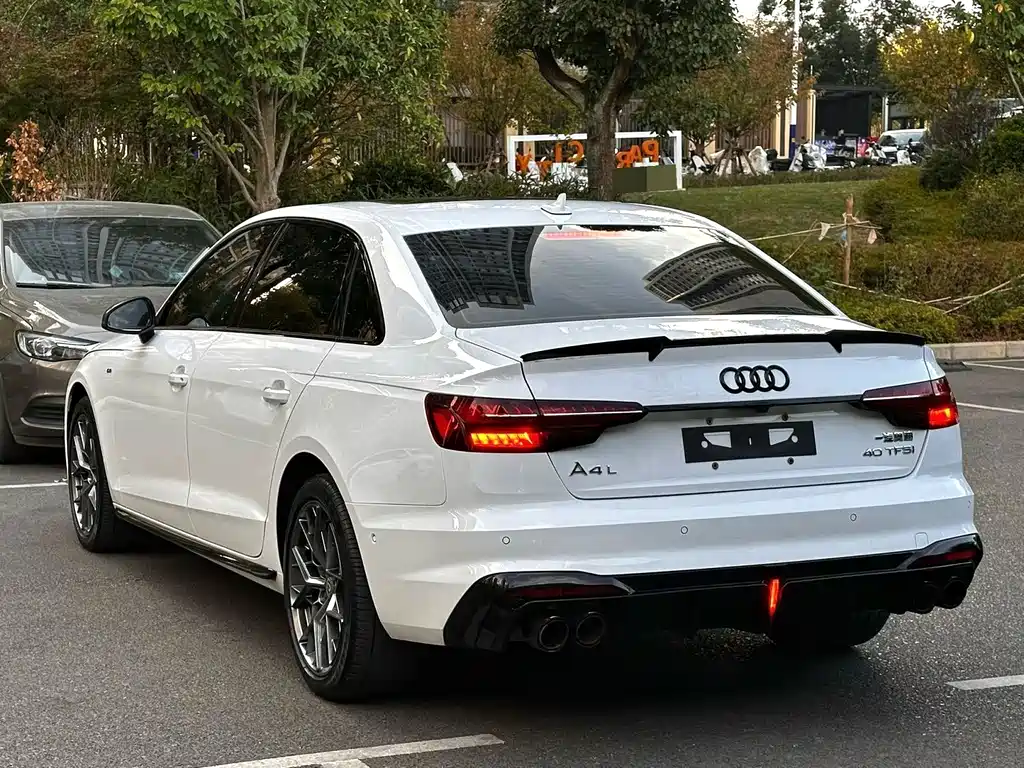 Audi A4L — фото 11