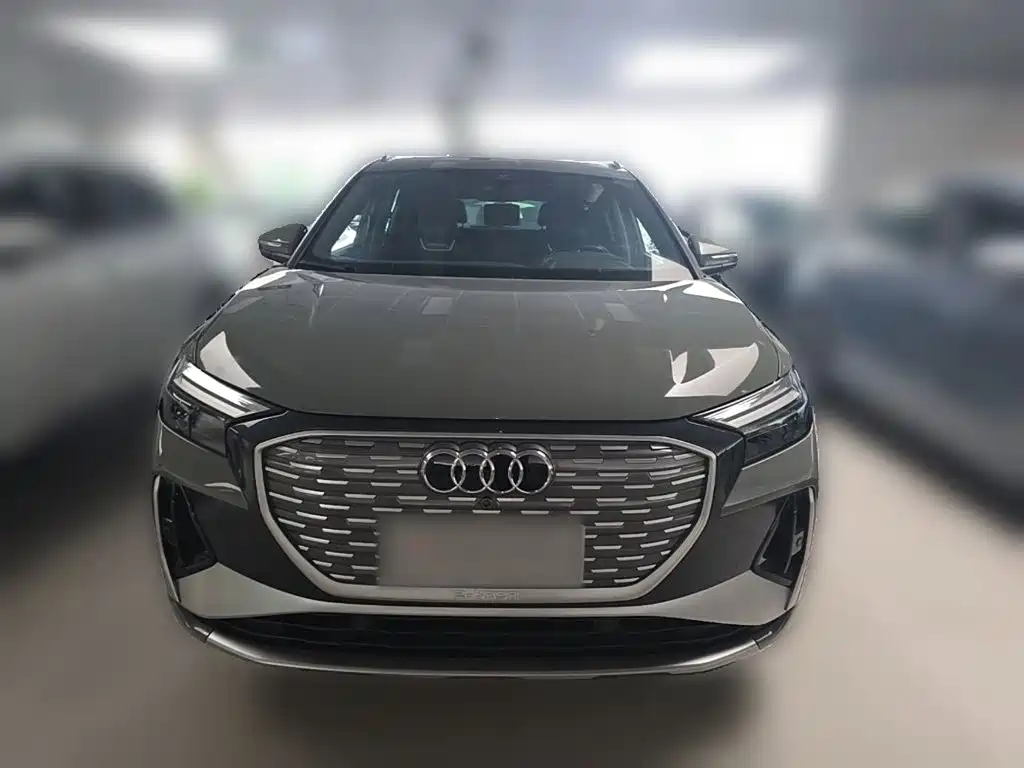 Audi Q4 e-tron — фото 2