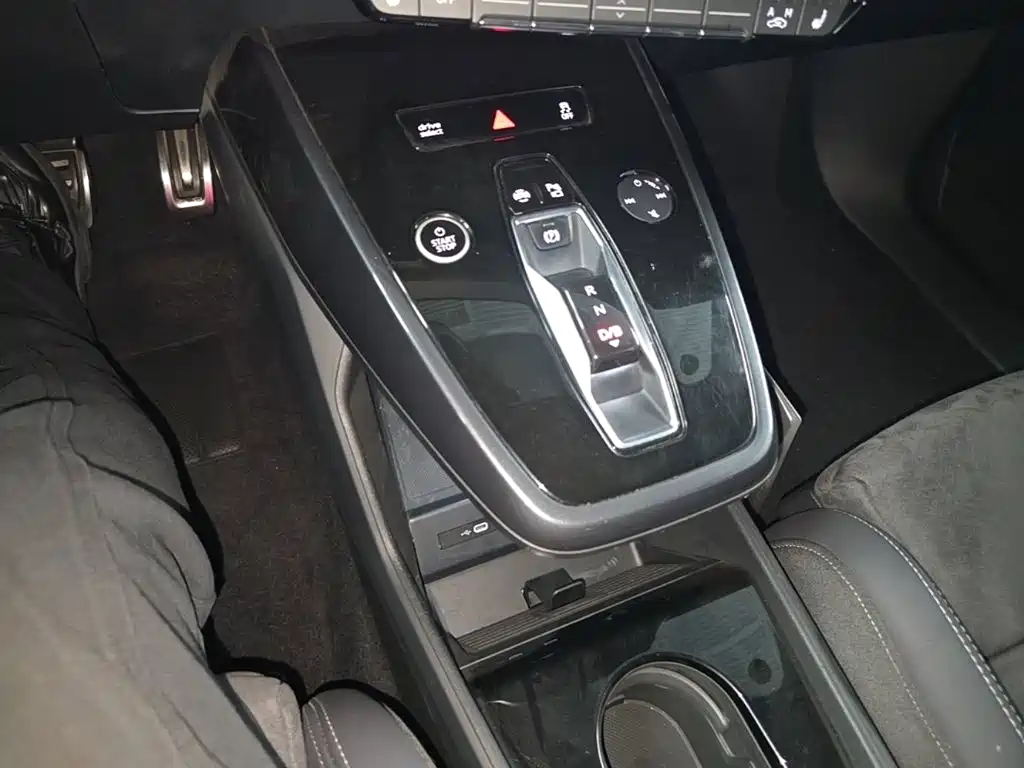 Audi Q4 e-tron — фото 10