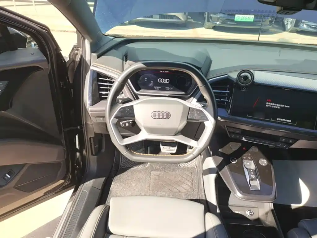Audi Q4 e-tron — фото 10