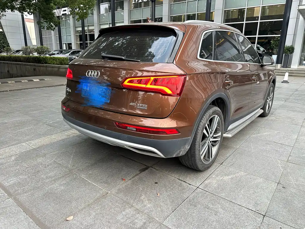 Audi Q5L — фото 3