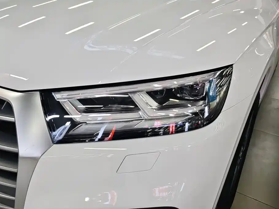 Audi Q5L — фото 5