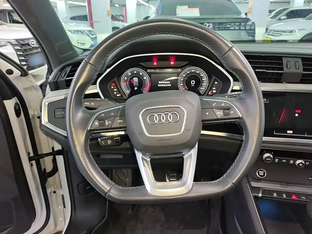 Audi Q3 — фото 10