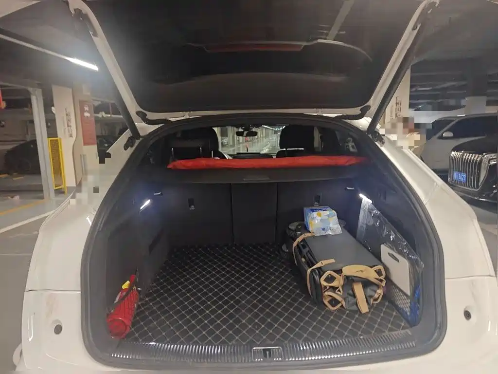 Audi Q5L Sportback — фото 15