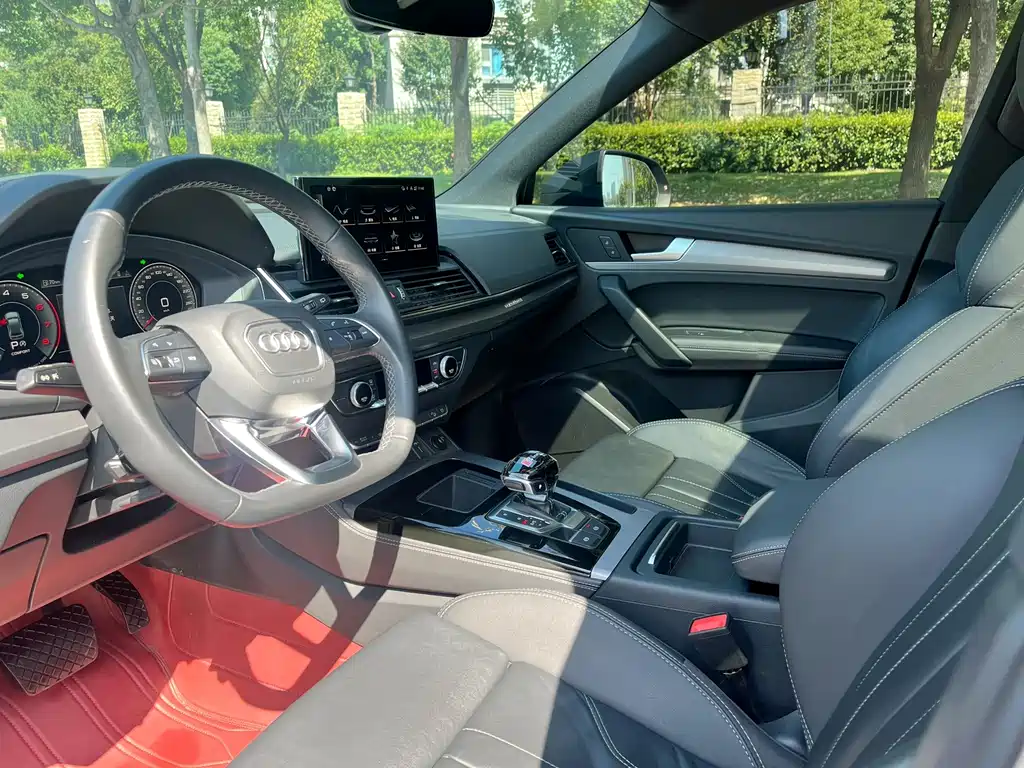 Audi Q5L Sportback — фото 11