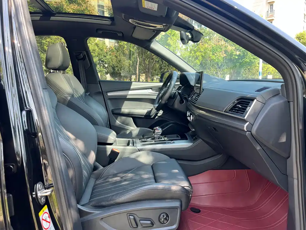 Audi Q5L Sportback — фото 17