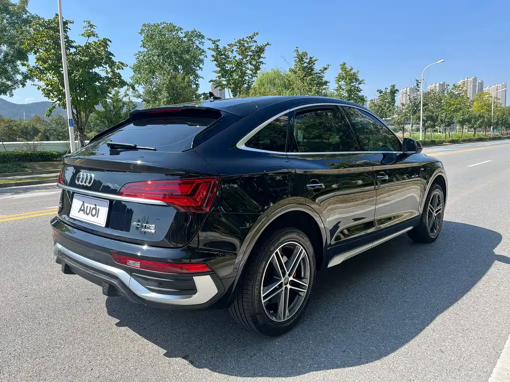 Audi Q5L Sportback — фото 4