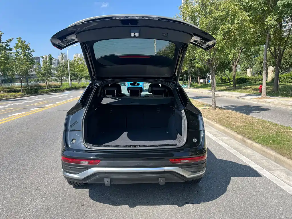Audi Q5L Sportback — фото 5